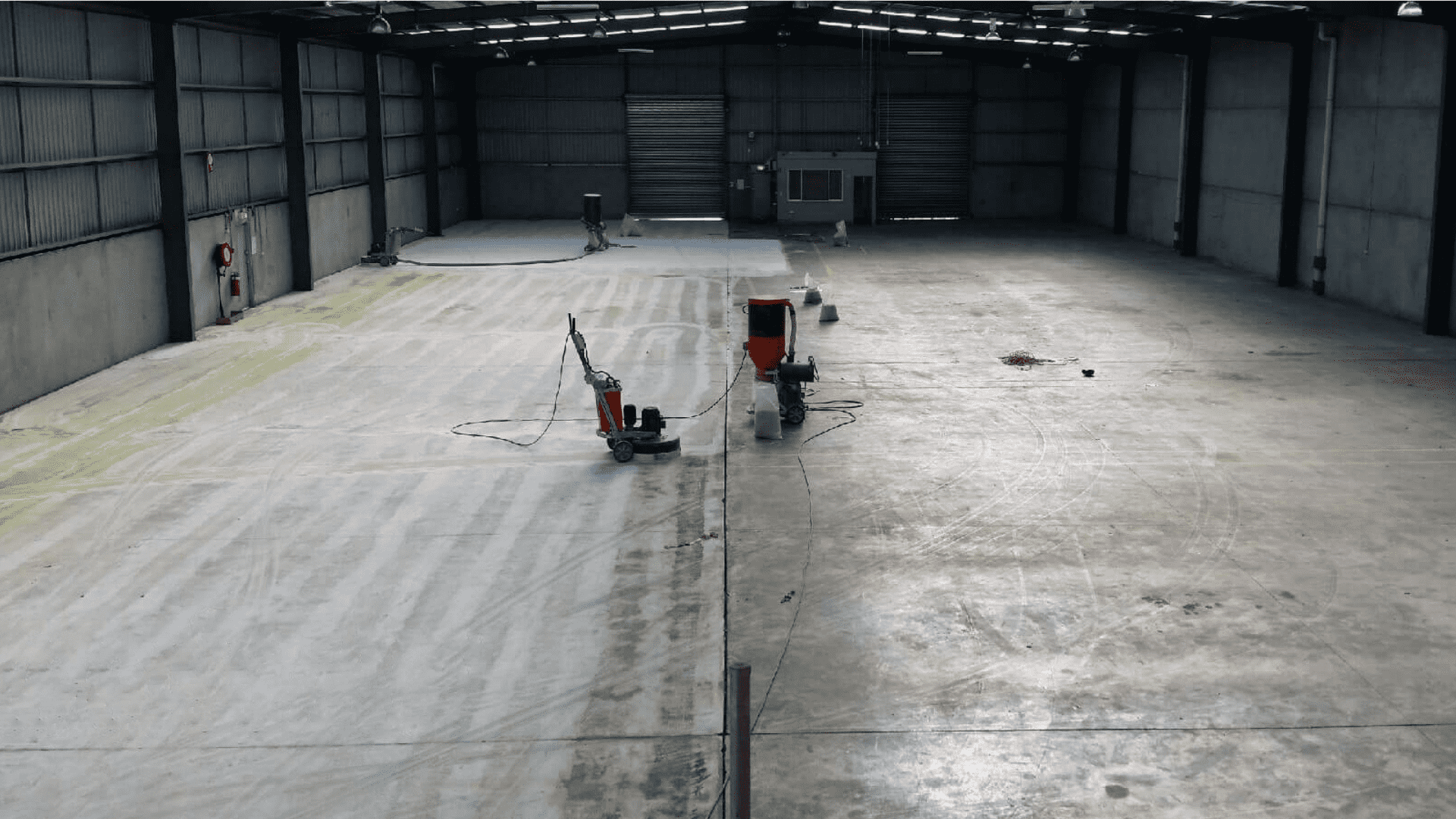 Полиуретан-цементные полы для ангаров 